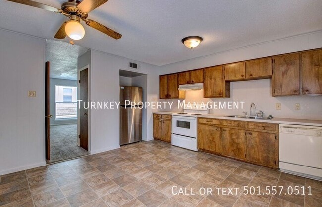 Building Photo - 1821 Sanford Dr