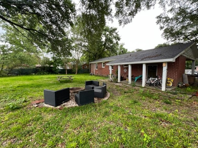 Building Photo - 3 Bedroom 1 Bath House - James Island