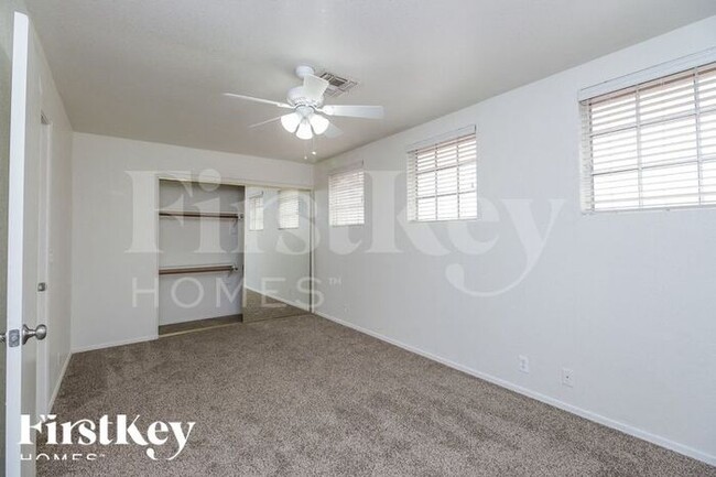 Foto del edificio - 1562 E Oakland St