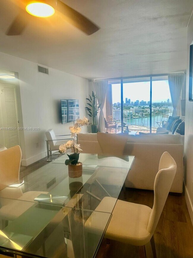 Foto del edificio - 1865 79th Street Causeway