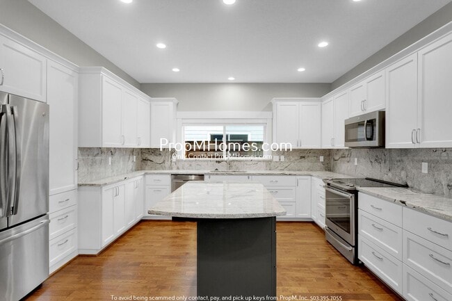 Building Photo - Contemporary Four Bedroom Home in Central Beaverton!