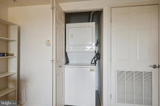 Building Photo - 3101 N Hampton Dr