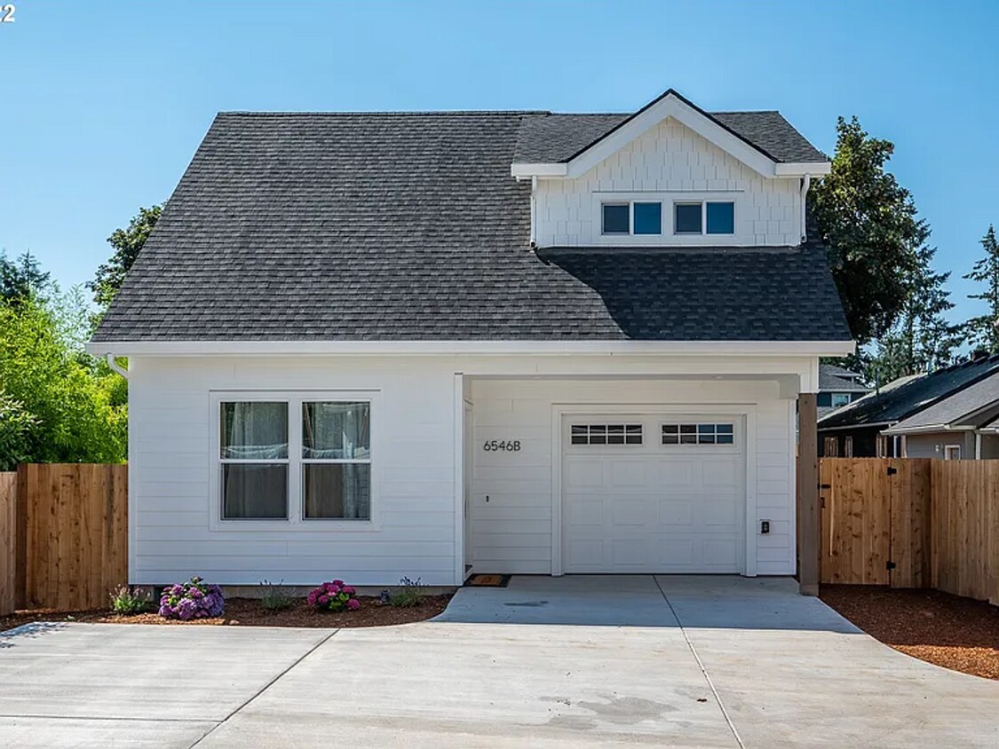 Foto principal - ?Modern 2BD/2BA Townhome-Style Unit in Fos...