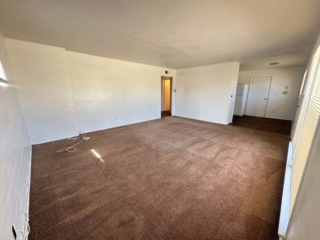 Building Photo - Two Bedroom in Chocolate Drop!