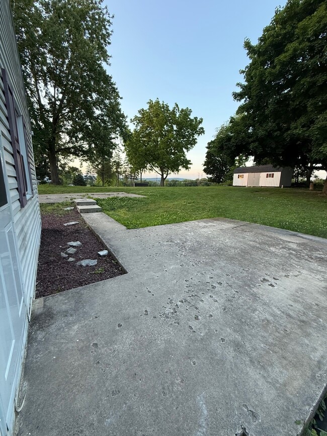 Main entrance . View of side yard and patio - 6820 Rowe Dr
