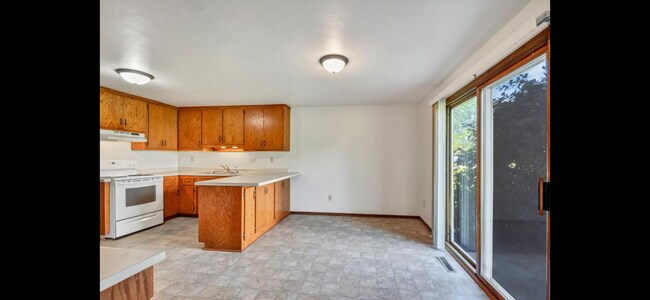 Building Photo - 658 Menlo Park Rd