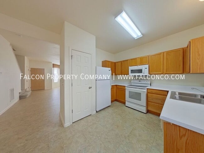 Building Photo - 2274 Saint Paul Dr