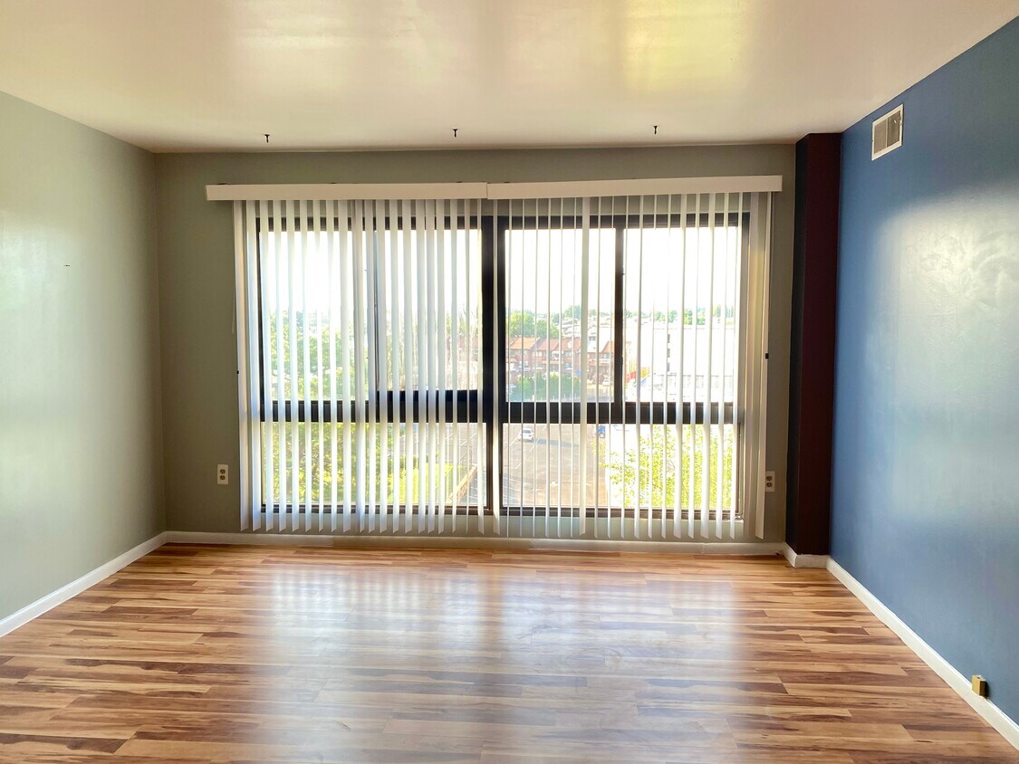 Foto principal - 7600 Roosevelt Blvd