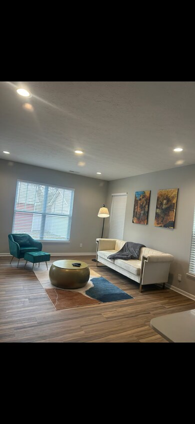 Foto principal - 360 Central State Blvd
