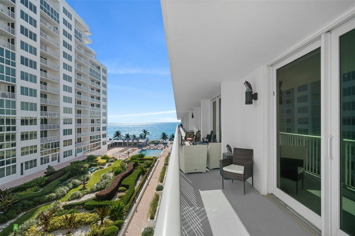 Foto principal - 5401 Collins Ave