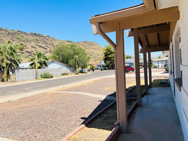 Building Photo - 1635 W Calavar Rd