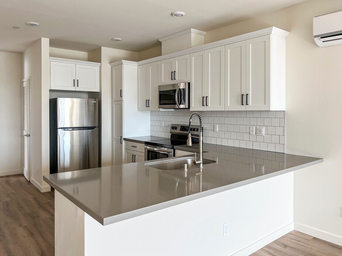 310-340 Palm Ave, National City, CA 91950