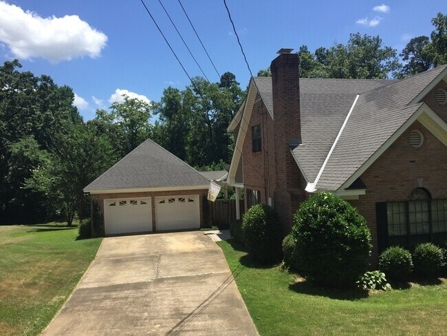 Building Photo - 4 Bedroom/3 Bath in Deer Trace-Prattville