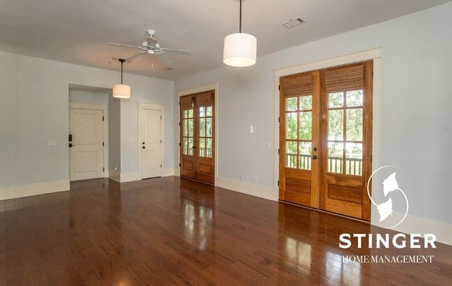 Building Photo - 2 Bedroom / 2 Bathroom Condo In Habersham