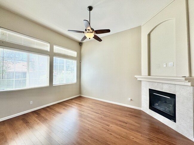 Building Photo - Beautiful 4 bedroom 3 bath in Roseville