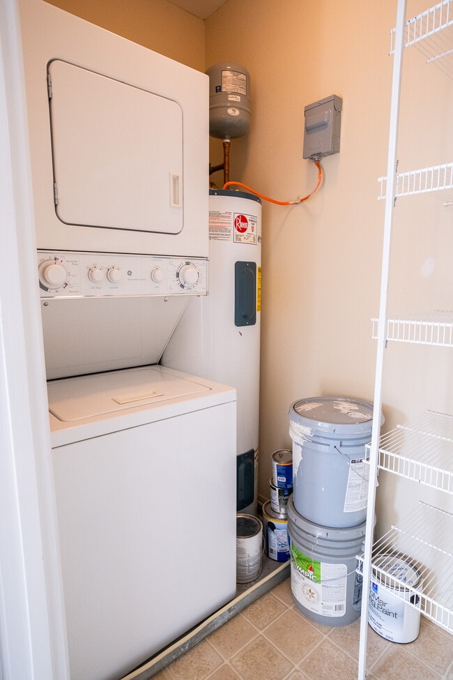 Washer and Dryer in Uniti - 501 Prospect Blvd