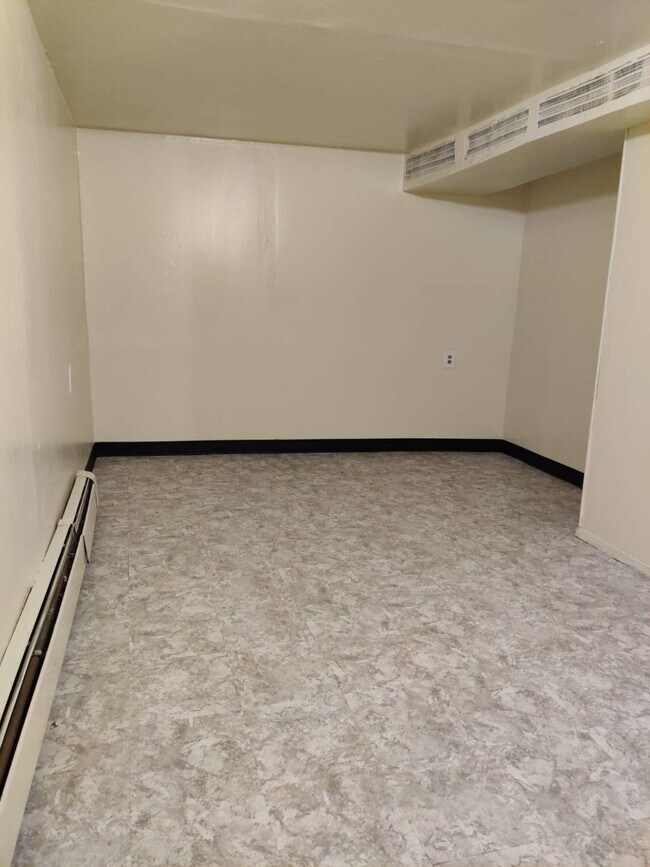 Foto del edificio - 599 E 2nd St