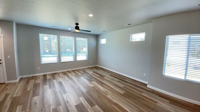 Foto del edificio - Roe Street Townhomes