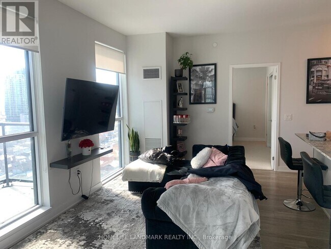 Building Photo - 4085-4085 Parkside Village Dr