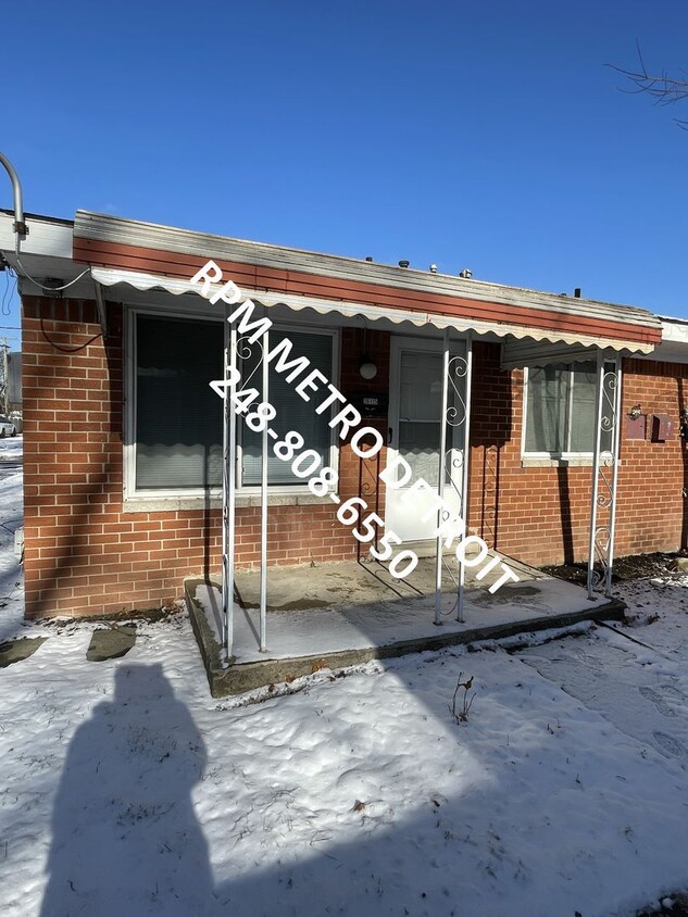 Primary Photo - Oak Park 2-bedroom Duplex with Berkley Sch...