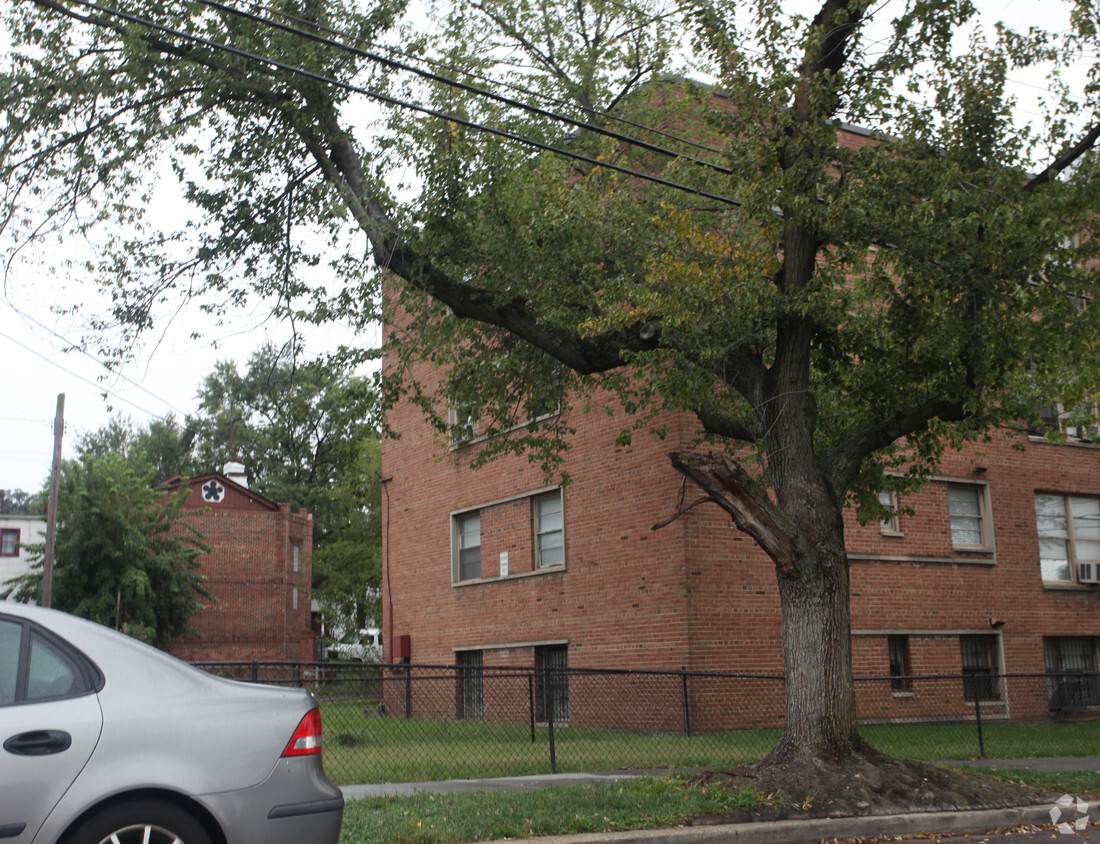 Building Photo - 4001 Hayes St NE