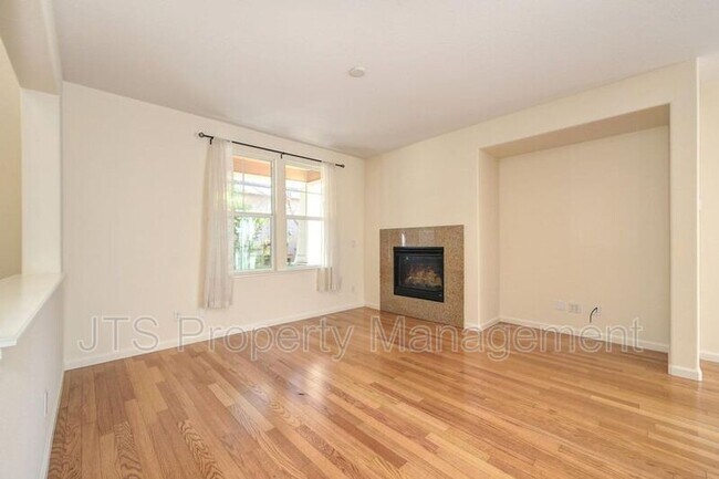 Foto del edificio - 280 Soaring Hawk Ln