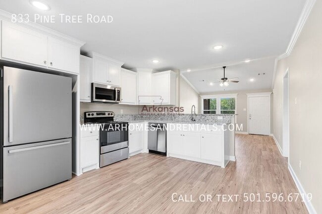 Building Photo - 833 Pine Tree Rd