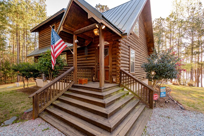 Primary Photo - Furnished Lake house on Lake Monticello