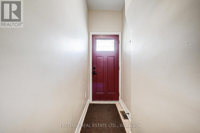 Building Photo - 648 Markham St