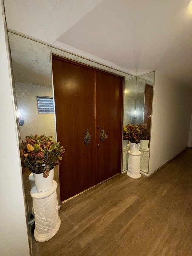 Foto principal - 1541 Hayworth Ave