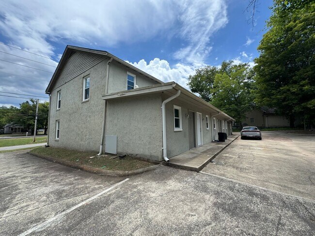 Foto del edificio - 1354 Cave Spring Rd SW