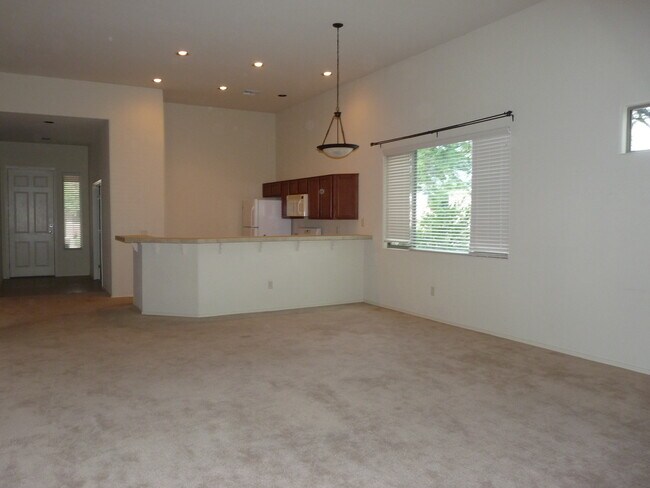 Building Photo - Gated Community in Rancho Vistoso-4 Bedroo...