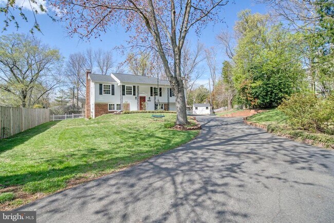 Foto del edificio - 12805 Point Pleasant Dr