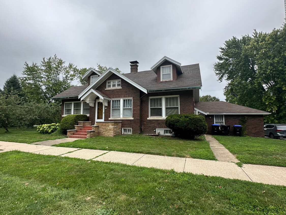 Primary Photo - Vintage 4-Bedroom Home!