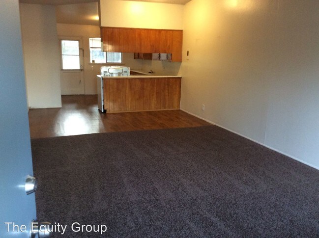 Building Photo - 1140 W Tulare Ave