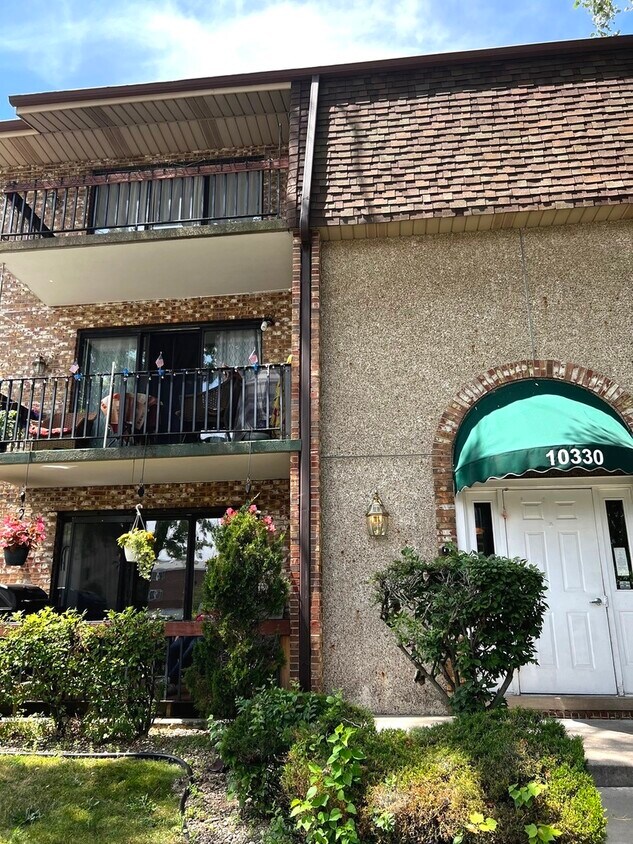 10330 Mayfield Ave Unit 3S, Oak Lawn, IL 60453 Condo for Rent in Oak