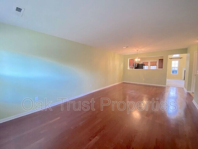 Building Photo - 127 Darcy Ave