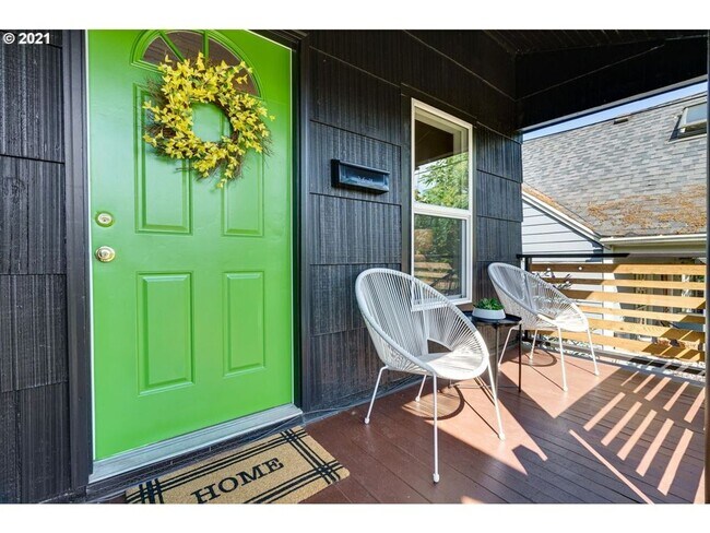 Foto del edificio - GORGEOUS REMODEL, GREAT LAYOUT!! PORTLAND STUNNER w/YARD