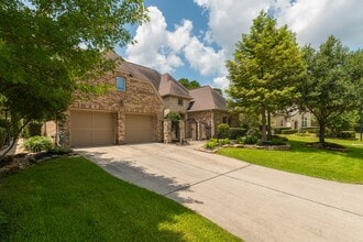 Building Photo - 31 Woodglade Way