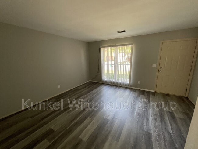 Building Photo - 201 W Wesley Dr