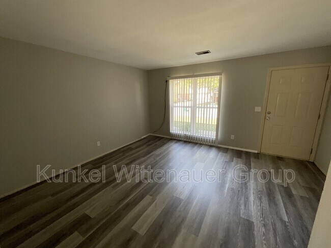 Photo - 201 W Wesley Dr Apartment