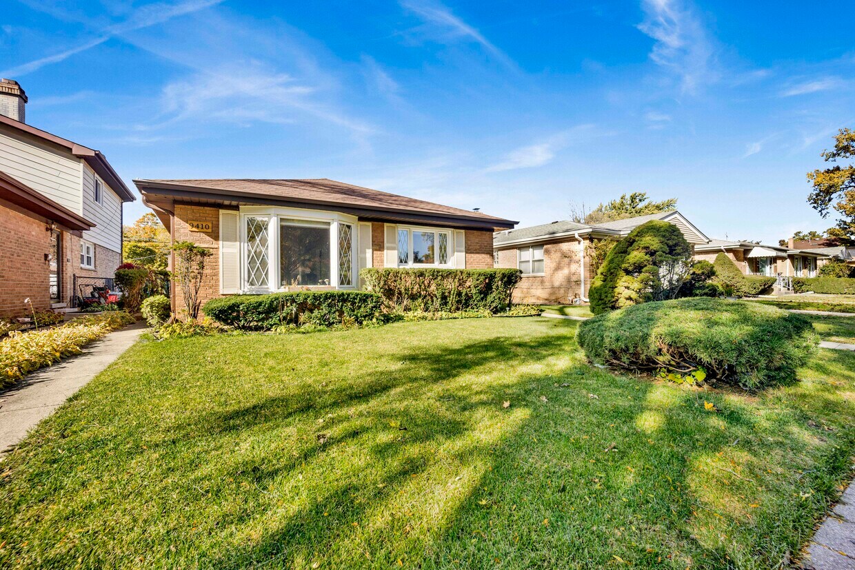 Foto principal - 9410 Lawler Ave