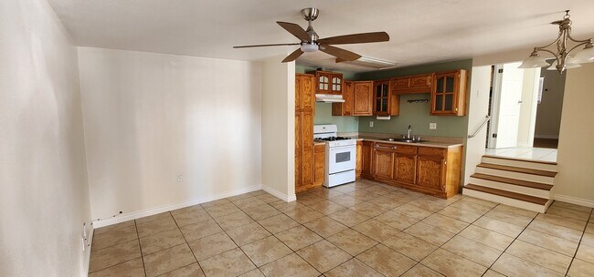 Foto del edificio - 3243 E 4th St