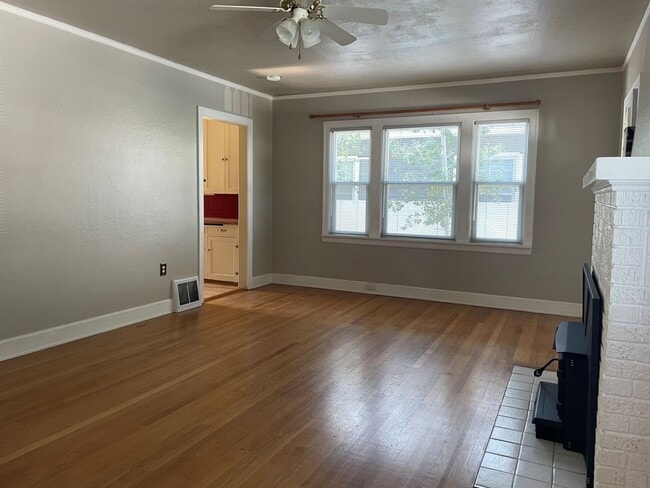 Building Photo - Now renting 2 bedroom House