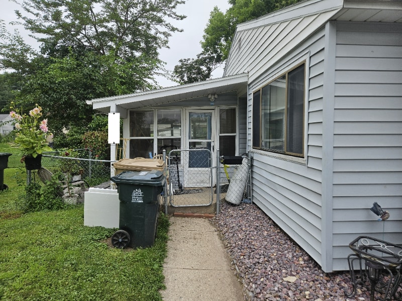 Primary Photo - 4011 Claire St