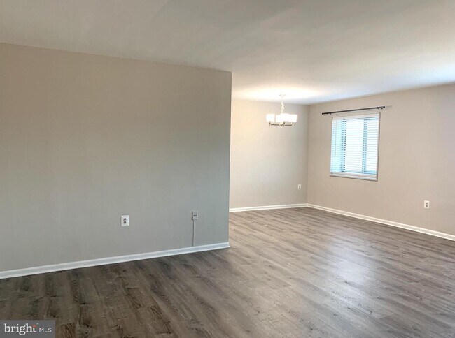 Building Photo - 1300 S Arlington Ridge Rd