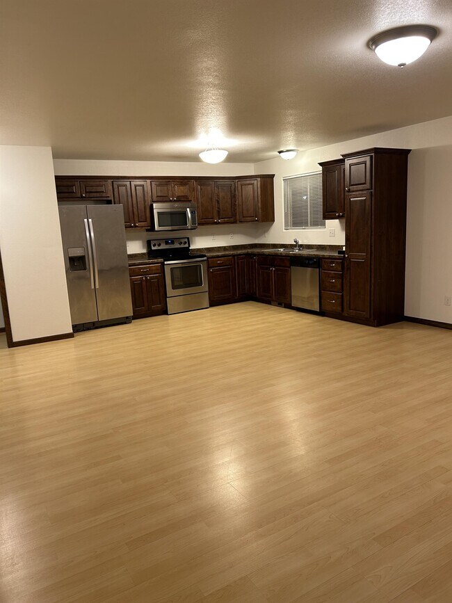Foto del edificio - 3330 8th St W