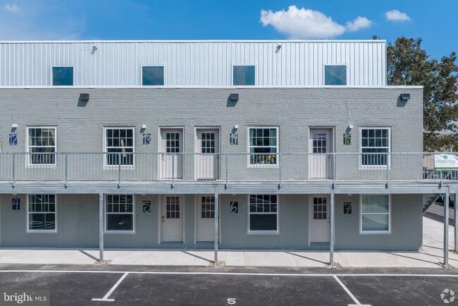 Building Photo - 224 Hall St