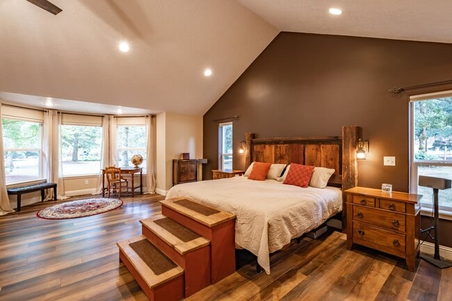 Building Photo - Must See in Bartel’s Canyon View Estates!