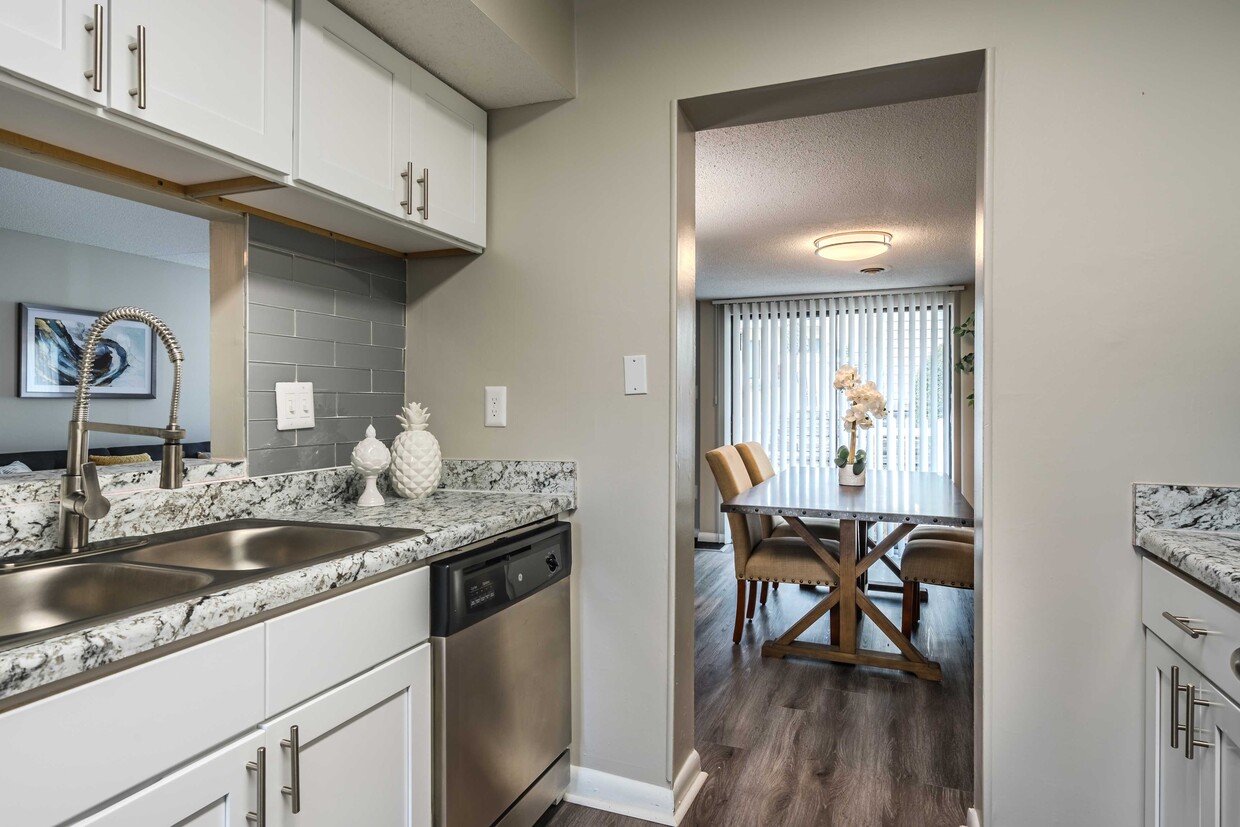 Foto principal - Poplar Place Townhomes